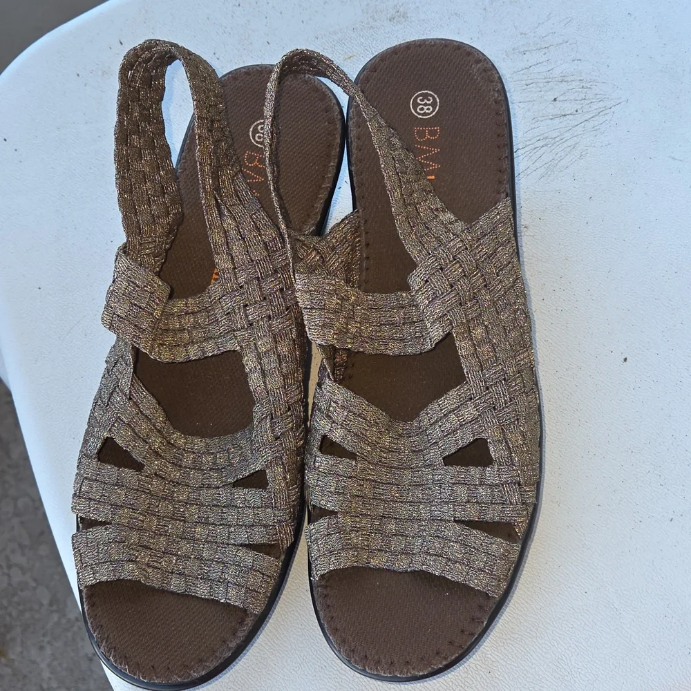 MB Bernie Mev. Shimmering Dark Gold Womens Slingback Heel Sandals